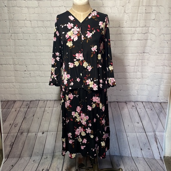 Vintage Jaclyn Smith Black Floral Skirt and top Set sIze X Large - Picture 1 of 8
